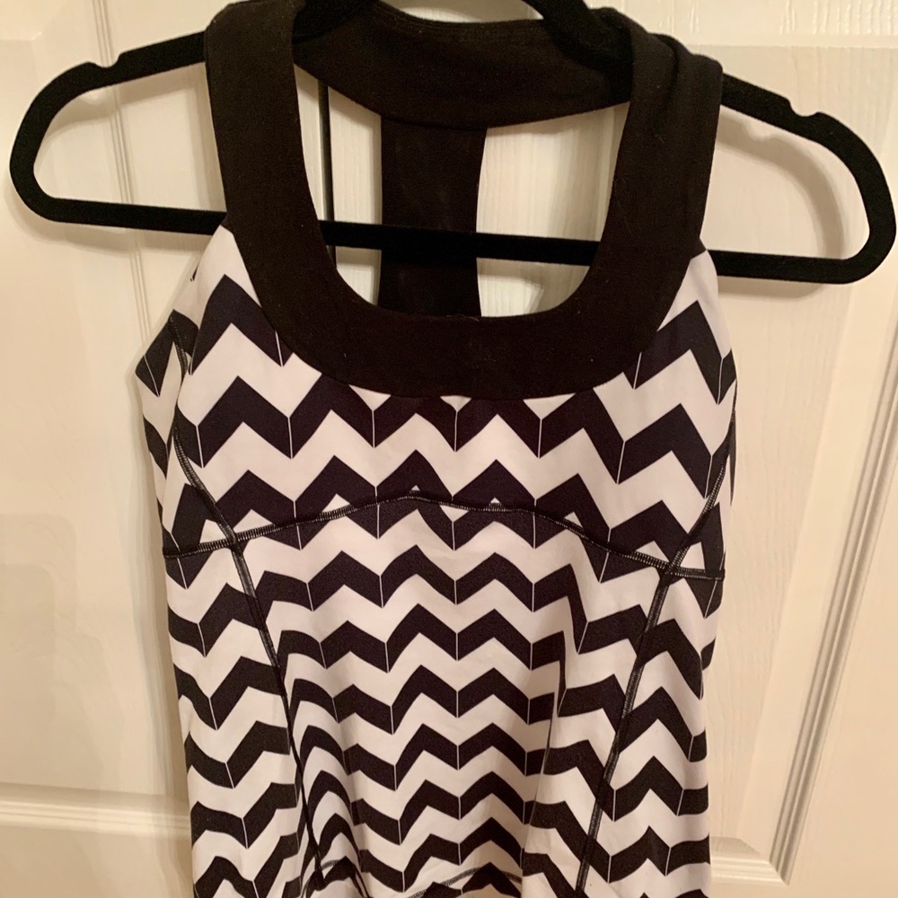 Lululemon athletica tank top with shelf bra